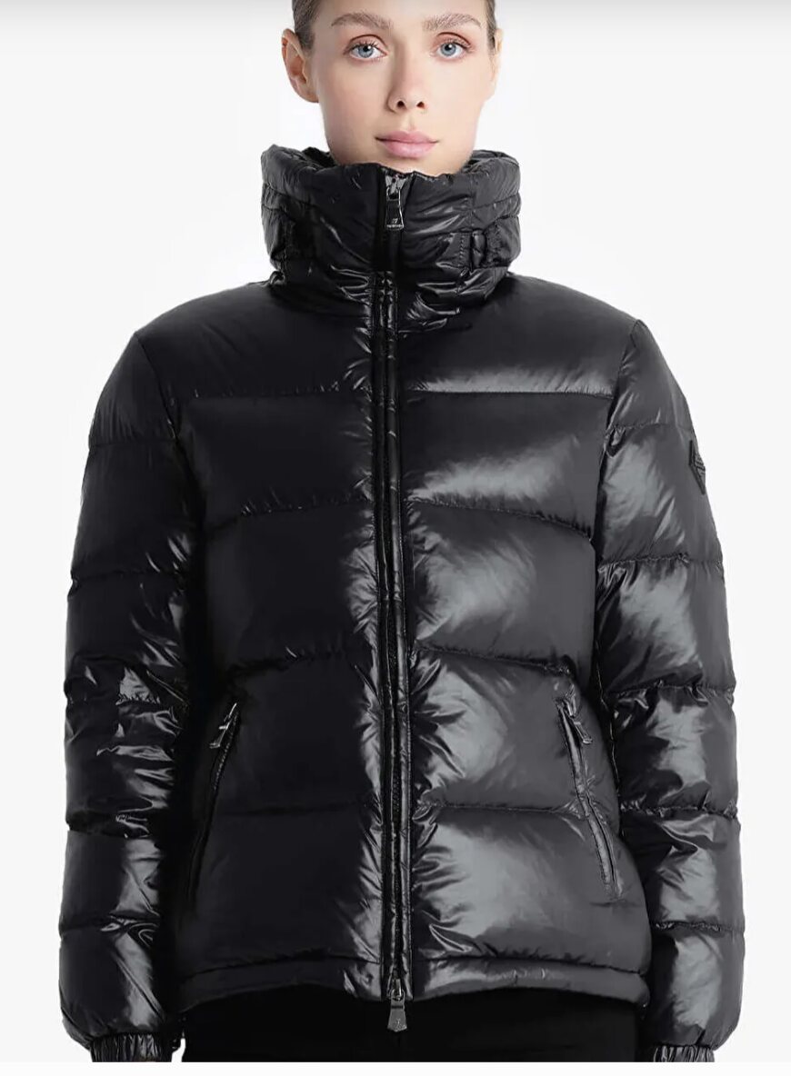 Made Tekstil black puffer jacket detail